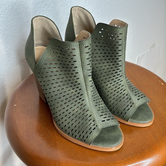 🏠Restricted Open Toe Heel | Olive | Size 7 - Picture 3 of 12